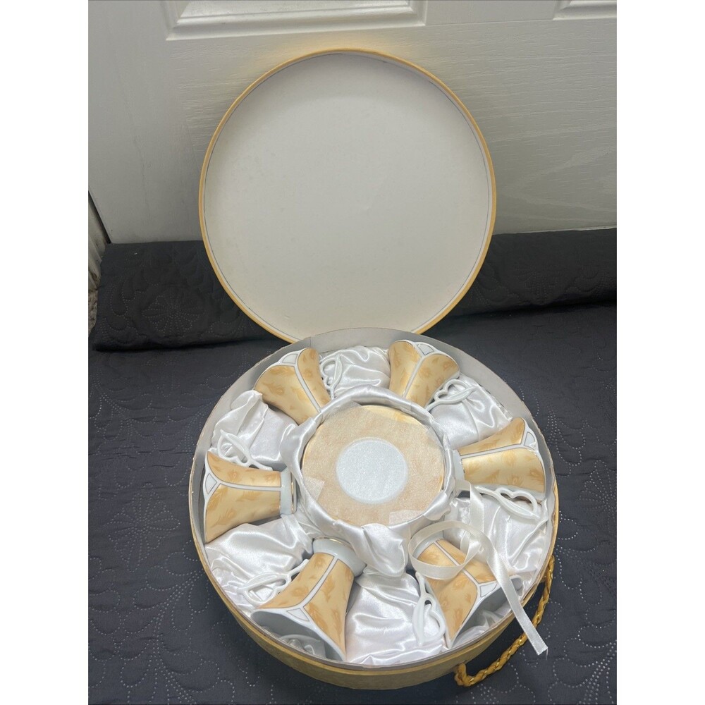 CLASSIC COFFEE DESIGN BY YEDI SET OF 6 GOLD & WHITE PORCELAIN CUP & SAUCERS NIB